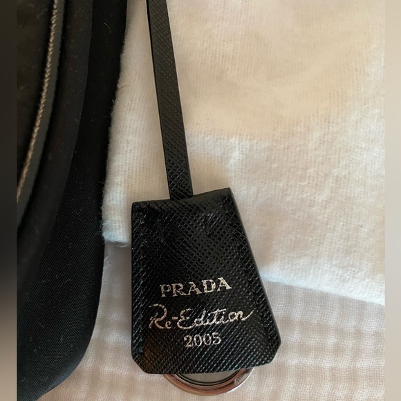 Prada Nylon Re-edition 2005 Shoulder Bag black - Picture 2 of 16